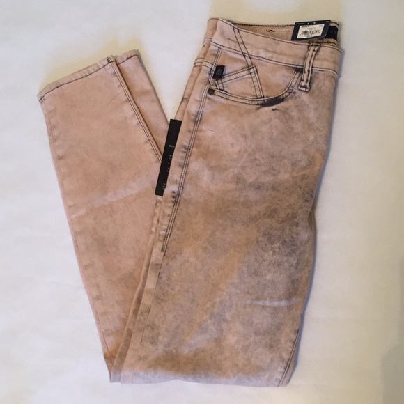 Rock & Republic Denim - 🆕 Rock & Republic peach/blackwash leggings jeans